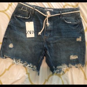 Zara men’s distressed cut off denim shorts